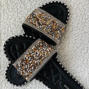 New Never worn Fashion Beach Sandals